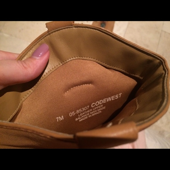 Gorgeous boots, etched metal, tassels & beading! - Picture 2 of 6